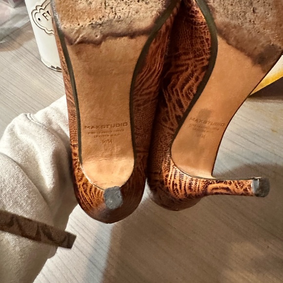 Max Studio Brown Textured Stiletto Heels - Picture 4 of 4